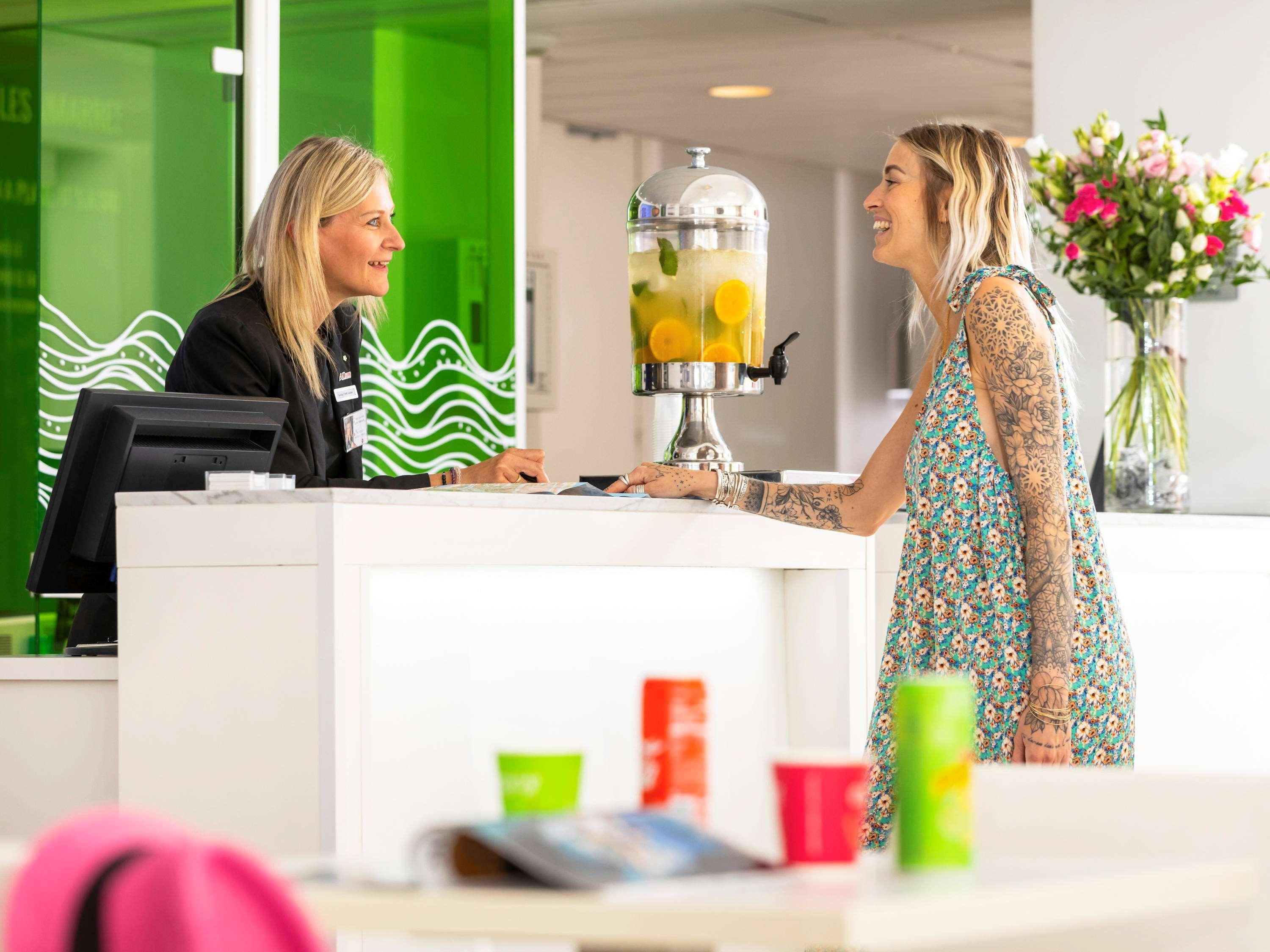 Ibis Styles Menton Centre Hotel Buitenkant foto